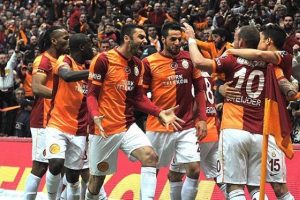 Mancini 9 futbolcunun biletini kesti!