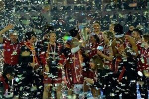 Galatasaraylı futbolculardan "Şampiyon" takıma tebrik!