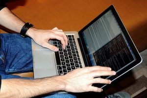 İnternet bağımlıları dikkat! Aileniz dağılabilir!