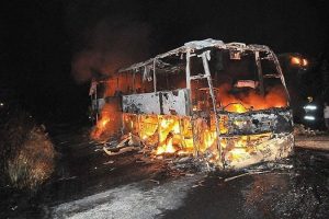 Yolcu otob&uuml;s&uuml; kamyonla &ccedil;arpıştı: 47 &ouml;l&uuml;