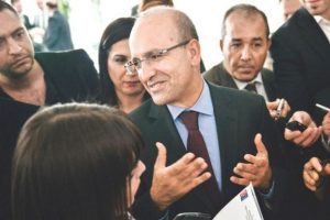 'İ&ccedil; t&uuml;ketim yavaşladı ama vergi gelirleri arttı'