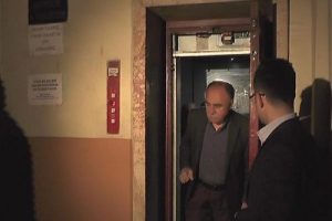 Bursa'da asans&ouml;rde b&ouml;yle mahsur kaldılar