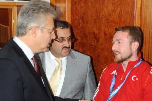 B&uuml;nyamin Sezer Vali Taşkesen'i ziyaret etti