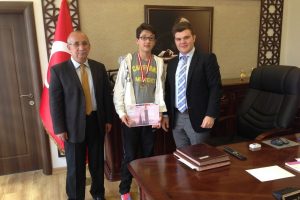 Başarılı &ouml;ğrenciler madalyalarını aldılar