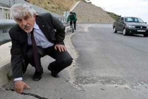 Viyad&uuml;kte korkutan &ccedil;atlak! T&uuml;rkiye bu yolu &ccedil;ok kullanıyor!