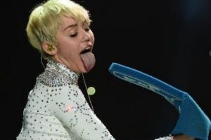 Miley Cyrus'ın hayranlarını &uuml;zecek haber! Kalbi iflas etti!
