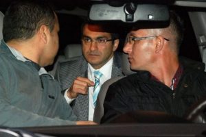 Garaj amirini vidanj&ouml;r şof&ouml;r&uuml; yapan başkana saldırı