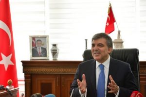 G&uuml;l şehit aileleri ve gazilerle bir araya geldi