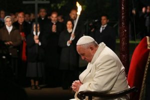 Papa Franciscus "Via Crucis" ayinini y&ouml;netti
