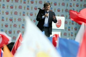 Davutoğlu'na "başbakan siz mi olacaksınız?" diye soruldu
