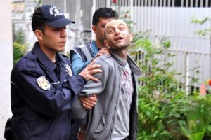 G&ouml;zaltında sevgiliye evlenme teklifi