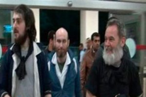 Kayıp d&ouml;rt gazeteci T&uuml;rkiye sınırında bulundu