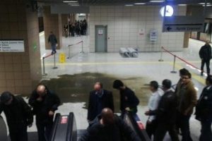 Marmaray'da yolculara 'peronu terk edin' uyarısı