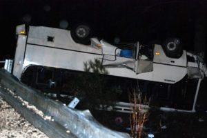 İzmir'de katliam gibi kaza: 6 &ouml;l&uuml;, 32 yaralı