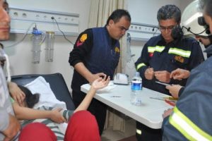 Parmağındaki y&uuml;z&uuml;ğ&uuml; &ccedil;ıkaramayınca...