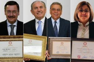 Yeni başkanlar mazbatalarıyla g&ouml;r&uuml;nt&uuml;lendi