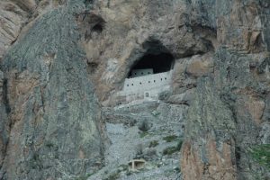 T&uuml;rkiye'nin ikinci b&uuml;y&uuml;k manastırı ibadete a&ccedil;ılıyor