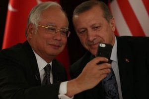 Erdoğan'la &ccedil;ektiği selfie'yi Twitter'dan yayımladı