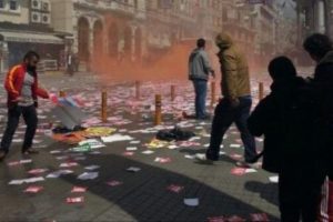 Taksim'de taraftarlara polis m&uuml;dahalesi!