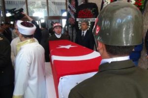 "Kefenlenirken g&ouml;rd&uuml;m, g&uuml;l&uuml;ms&uuml;yordu"