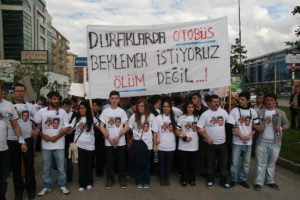 "Duraklarda otob&uuml;s beklemek istiyoruz, &ouml;l&uuml;m&uuml; değil"