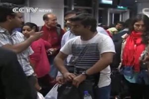 Acil iniş y&uuml;rekleri ağıza getirdi!