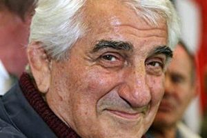 Milli g&uuml;reş&ccedil;i Mithat Bayrak hayatını kaybetti
