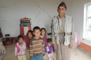 Yıkılmak &uuml;zere olan evde yaşam m&uuml;cadelesi