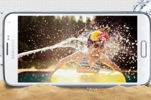 Galaxy S5 suya girdi kamerası 'patladı'
