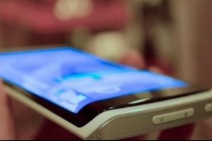 Galaxy Note 4'&uuml;n ekranına bomba &ouml;zellik
