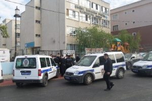 &Ouml;ğrencilerin kız kavgası kanlı bitti