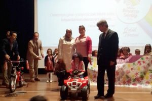 Mudanyalı minik ressama araba s&uuml;rprizi