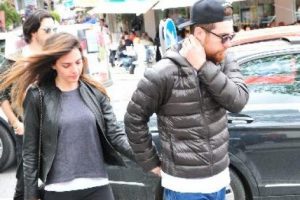 Oğulcan Engin ve Elif &Ouml;zkul el ele