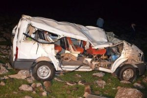 3 kişi &ouml;ld&uuml;ğ&uuml; kazadan burnu kanamadan kurtuldu