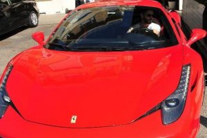Ferrari'sini yeniledi!