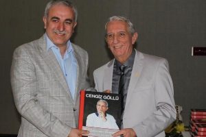 Duayen voleybolcu Cengiz G&ouml;ll&uuml; kitabını tanıttı