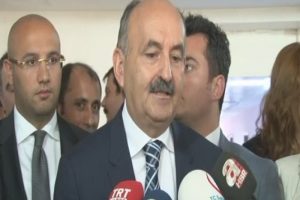 Bakan M&uuml;ezzinoğlu'nun duygusal anları