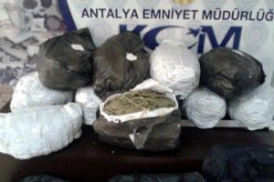 Uyuşturucu konvoyu polise takıldı