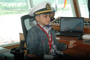 Deniz yolculuğunda &ccedil;ocuklara 23 Nisan s&uuml;rprizi