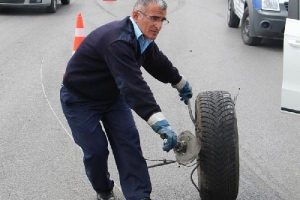 TEM'de lastiği patlayan otomobil kazası