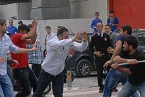 İzmir Kitap Fuarı &ouml;n&uuml;nde gerginlik!