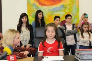 Alman bakanın koltuğuna T&uuml;rk &ouml;ğrenci oturdu