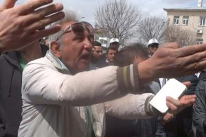 Polis-&ouml;ğretmen kavga etti!
