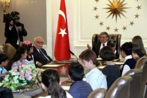 Cumhurbaşkanı &ouml;ğrencileri kabul etti