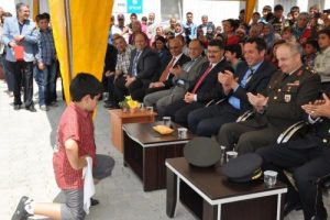 &Ccedil;adır kentte 23 Nisan kutlaması