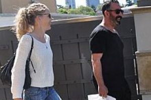 İşte Cem Yılmaz'ın yeni aşkı Mallory'nin mesleği!