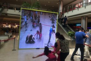 Carrefour Bursa Alışveriş Merkezi'nden ziyaret&ccedil;ilerine 23 Nisan s&uuml;rprizi