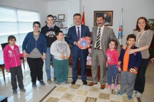 &Ouml;zel &ouml;ğrencilerden Yılmaz'a teşekk&uuml;r