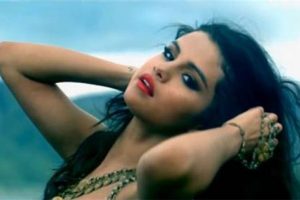 Selena Gomez dostlarını sildi