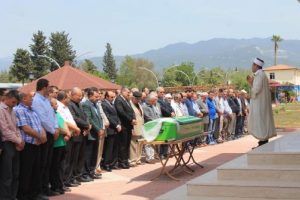 İntihar eden iş kadını son yolculuğuna uğurlandı